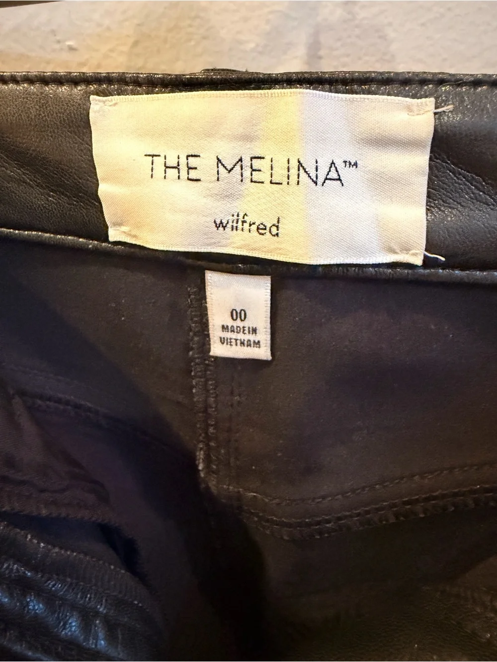 Aritzia Wilfred Black Faux Leather Straight-Leg size 00 Melina style